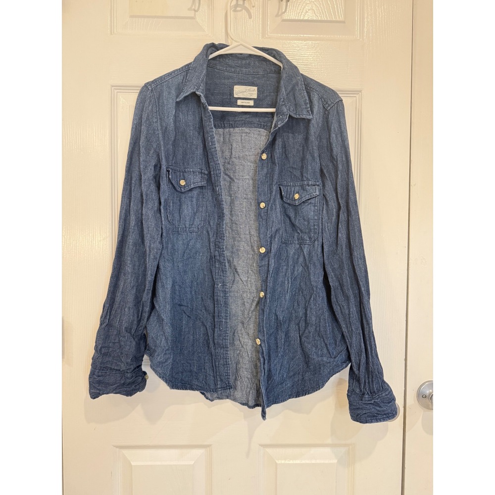 Universal Thread Women's Denim Shirt Labette Button Down Long Sleeve‎ Medium